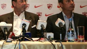 Cine va fi șeful?** Dinu: "Sunt director tehnic!" Rednic: "Sunt antrenorul echipei!"