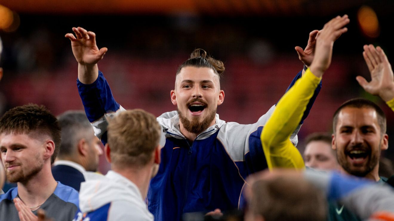 Cât câștigă Radu Drăgușin din noul contract: încasează lunar, doar din publicitate, aproape dublu față de salariul celui mai bine plătit jucător din Superliga! EXCLUSIV