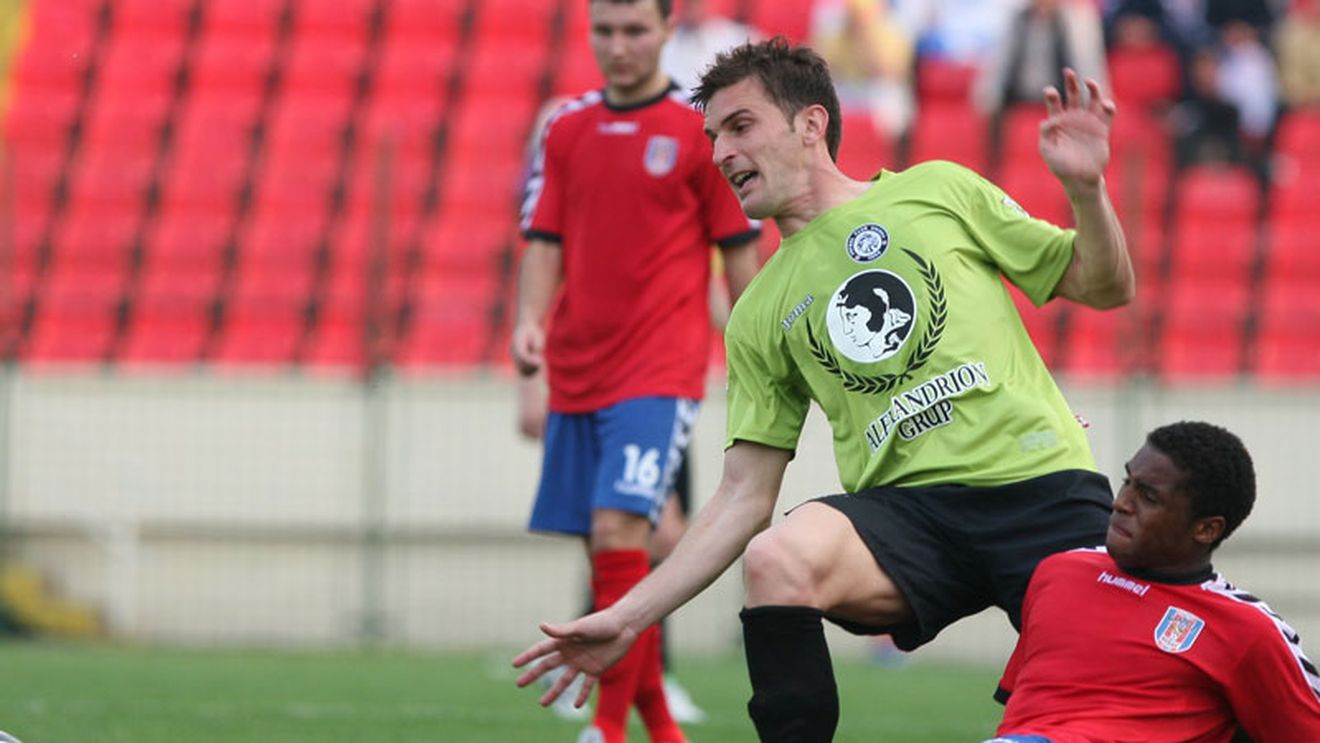 "Am  terminat jocul după 35 de minute! Suntem penibili!"**