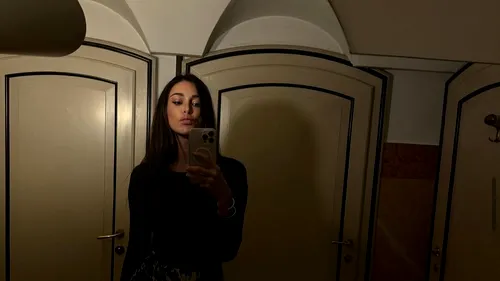 A făcut striptease pentru Adrian Mutu, iar acum surprinde. „Sunt singură”
