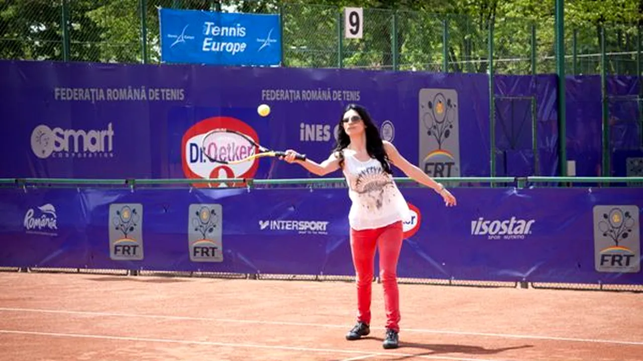 Cântăreața Ellie White a lăsat tocurile și a intrat pe terenul de tenis pentru a-l înfrunta pe campionul european de juniori, Bogdan Borza