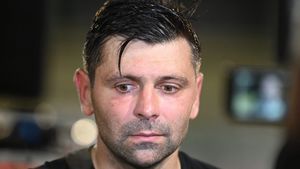 Raul Rusescu i-a dat peste nas lui Gigi Becali. Miliardarul a atacat un fotbalist și l-a scos la pauza meciului FCSB - Dinamo, dar atacantul îl laudă: „Mi-a plăcut”