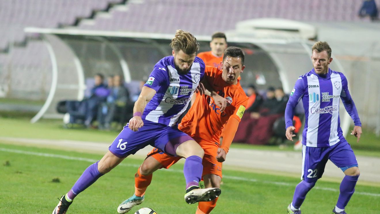 Flatat și pregătit pentru "următorul pas". Fotbalistul care a pus pe jar granzii Ligii 1 rămâne, totuși, cu picioarele pe pământ: "Sunt fericit că toată lumea vorbește despre mine, dar vreau să mai joc aici"