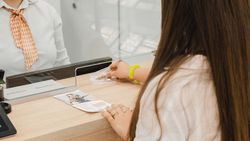 ADVERTORIAL. Cum verifici dacă o bijuterie este din aur înainte să mergi la amanet?