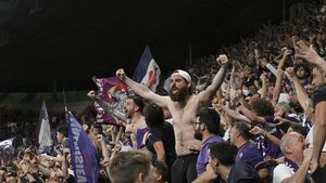 Suporterii italieni au oprit fotbalistul român pe stradă, reproșuri incredibile după ce tocmai obținuse victoria în Serie A: „Trebuie să faci asta când îi prinzi slabi!”. Culisele unei rivalități feroce! EXCLUSIV