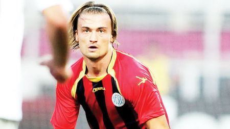 Și-a început 'cariera' ca zugrav și a devenit celebru pentru că ar fi luat o probă de joc cu soția în spate! Acum șochează în Liga 1: "Aș putea să mă apuc de rugby"