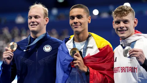 Discurs cu lacrimi în ochi al lui David Popovici, după ce a ieșit campion olimpic! Ce a spus despre copilul din el: „Uite că am reușit asta”