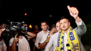 Fenerbahce s-a săturat să-l mai aștepte pe Dennis Man și l-a transferat pe starul lui Marseille. „Vreau să vă fac din nou campioni!”