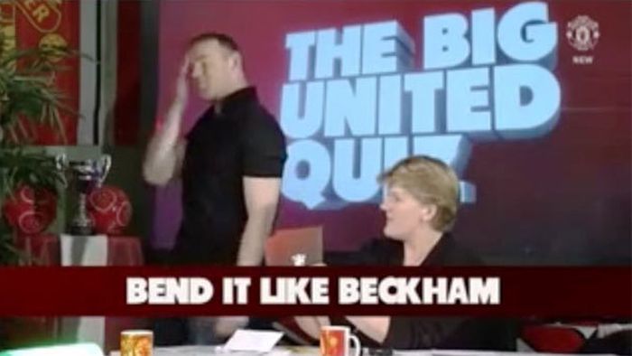 VIDEO Așa arată David Beckham mimat de Rooney :)!** Ferguson, rușinat de interpretarea elevului său
