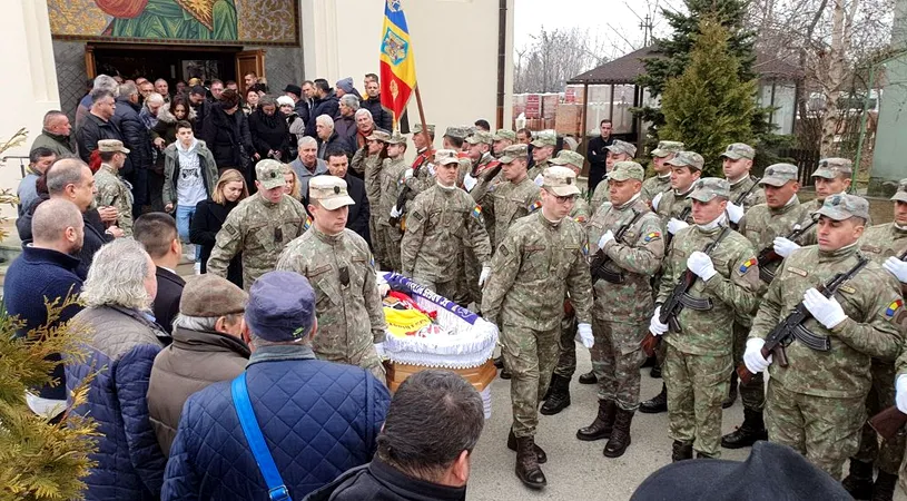 Ilie Bărbulescu a fost înmormântat cu onoruri militare.** Suporteri ai echipei Steaua au fost la Pitești pentru a-și lua adio de la fostul campion
