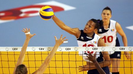 Nneka Onyejekwe, în fața unei serii incredibile. Românca va juca azi cu RC Cannes pentru al nouălea titlu consecutiv. Din 2007, Nneka a câștiga finalele jucate în România, Elveția și Franța 