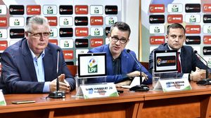 LPF a modificat programul meciurilor din etapa 9 a play-off-ului și play-out-ului Superligii. Care sunt echipele afectate de schimbări: Rapid - Universitatea Craiova se joacă în altă zi!