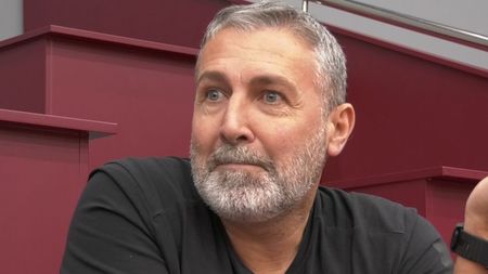 Spaniolul Carlos Viver nu înțelege reacția de supărare când Rapid mai pierde meciuri la handbal feminin! „De ce nu ne bucurăm? De ce?" | VIDEO EXCLUSIV