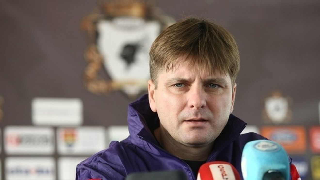 Uhrin jr.: "Nu sunt mulțumit de faptul** că de la meci la meci trebuie să schimb patru-cinci jucători"