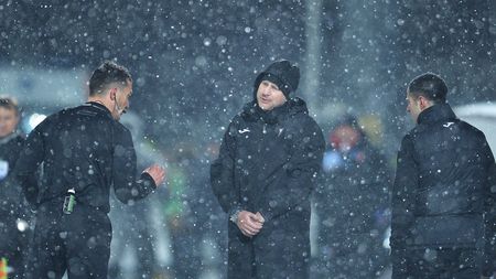 Cum explică Edi Iordănescu eliminarea din Cupa României: "Nu ne-am putut adapta condițiilor de joc". Reacție tranșantă când a fost întrebat despre arbitrii străini ceruți în play-off