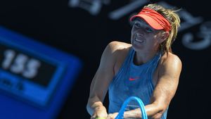 Maria Șarapova, eliminată și trecută prin "infern". VIDEO | Fanii au huiduit-o, ziariștii au încolțit-o la conferința de presă. Ce i s-a întâmplat când a apelat la un truc folosit și in finala istorică cu Simona Halep și cum a răspuns la întrebarea "te chinui fără meldonium?"