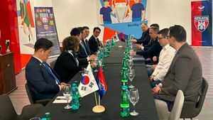 Colosul de armament din Coreea de Sud e tot mai aproape să preia echipa de fotbal Steaua Bucureşti! Prima imagine de la negocierile cu gigantul asiatic cu venituri de peste 2.200.000.000 de euro