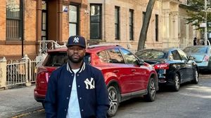 Floyd Mayweather a „spart” 400 de milioane de dolari pentru 62 de clădiri de apartamente și l-a numit pe Trump „cel mai bun președinte din istoria SUA”. La scurt timp, a venit și reacția lui Elon Musk