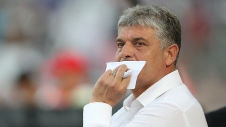 Război TOTAL! Andone, lovit dur de fani: "A venit cu Giovani drept consilier, a devenit un străin pentru familia Dinamo!"