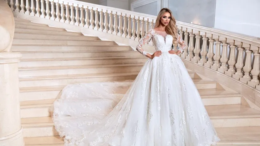 Bianca Drăgușanu se pregătește pentru nunta cu Alex Bodi! Câte rochii de mireasă va purta