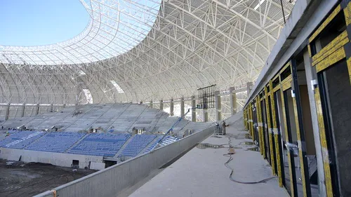 Pare banc, dar nu e! FOTO | Noi probleme la stadionul din Craiova. Ce au descoperit constructorii când au vrut să monteze acoperișul