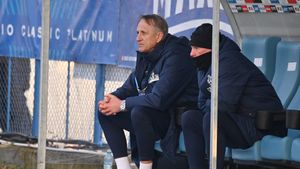 Întâlnire decisivă la Poli Iași: șanse mari ca Emil Săndoi să plece din Copou! Când va fi luată decizia finală în privința tehnicianului. EXCLUSIV