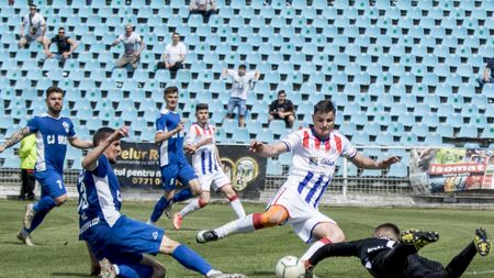 Cu buldozerul la meci! Imaginea zilei vine de la Dacia Unirea Brăila - Oțelul Galați! Cum au urmărit partida niște suporteri inventivi | FOTO