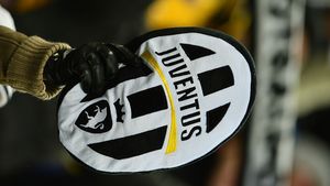 Juventus, făcută praf pe internet după ce și-a prezentat noua emblemă. "Cine a venit cu ideea ar trebui DEPORTAT din Italia!" Cele mai amuzante reacții