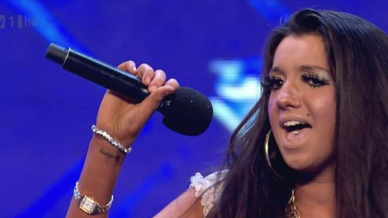 Chloe Mafia: De la X Factor, la iubită de fotbaliști și vedetă în pictoriale. Uite cum a apărut. FOTO