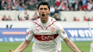 Marica pe făraș!** VEZI ce mari cluburi ale Europei se bat pentru semnătura românului