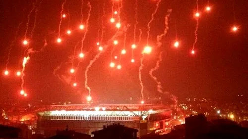 FOTO & VIDEO** Scene APOCALIPTICE la Șükrü SaracoĂŸlu! Fanii au fost INTERZIȘI pe stadion, dar au provocat o ploaie de FOC