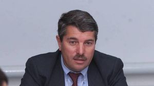 "Avram mă persecută!"