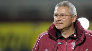 Momente dificile pentru Nae Manea: "La început a fost dureros. Știe ce boală are, iar asta îl distruge. Depinde de Dumnezeu". Gino Iorgulescu i-a sărit în ajutor fostei legende a Rapidului