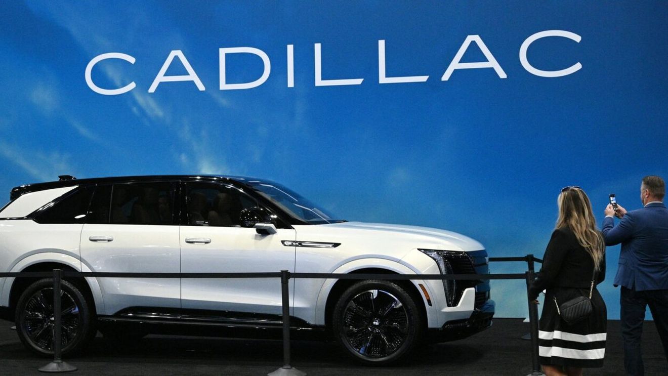 Milionarul a cumpărat cu Cadillac Escalade 150.000 de dolari și a cerut o culoare specială. Când a văzut ce i-a adus dealer-ul auto, a trimis mașina înapoi dintr-un motiv incredibil