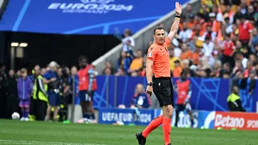 Nu rămâne așa: petiție semnată de mii de oameni pentru ca UEFA să-l suspende pe arbitrul care a distrus România în meciul cu Olanda!