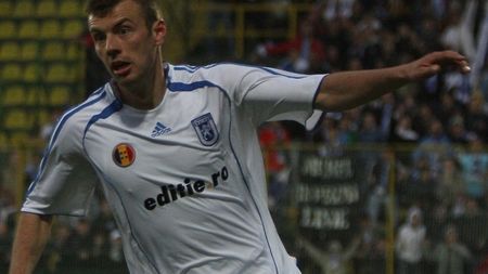 Dina:** "După ce mi-a dat galben, arbitrul mi-a zis că m-a confundat cu Ologu!"