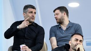 Victor Angelescu, dezvăluiri despre ultimul transfer făcut de Rapid și mesajul pentru fani: „A demonstrat până acum!” | VIDEO EXCLUSIV ProSport Live