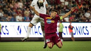 Jucătorii CFR-ului au refuzat să intre în cantonament pentru derby-ul cu "U", după o nouă rundă de negocieri cu șefii. Jucătorii au anunțat că vor veni direct la meci