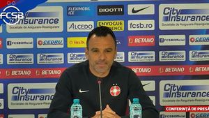 Toni Petrea urmărește cu sufletul la gură meciul FC Botoșani - CFR Cluj: „Am ajuns să depindem de ei. Sperăm să jucăm cu titlul pe masă în ultima etapă” | VIDEO