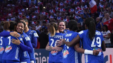 Rapid, încă un transfer extraordinar la handbal feminin! L'Equipe a anunțat că o campioană olimpică, mondială și europeană vine să facă spectacol în Giulești: „Bucureștiul va vorbi limba franceză!”