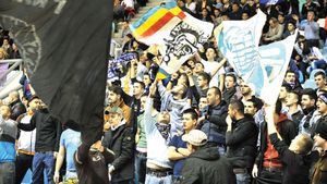 O sală renaște spiritul Craiovei:** fanii olteni ard de dorul fotbalului și se consolează cu meciurile de handbal și baschet