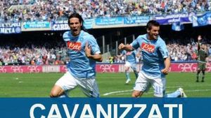 NEBUNIE TOTALĂ‚ în Napoli - Lazio 4-3!** Cavani, "triplă"! Napoli urcă pe doi în Serie A, peste Interul lui Chivu