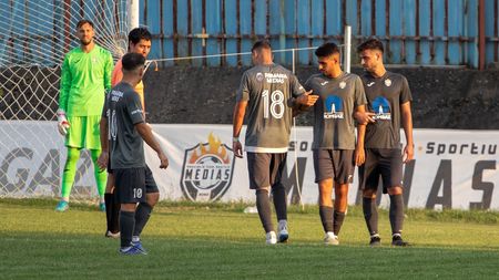 ACS Mediaș, mișcare care pune la îndoială ”politica sănătoasă” cu care a luat ființă. Clubul urmaș Gaz Metanului i-a numit un ”șef” antrenorului și a reacționat la adresa suporterilor