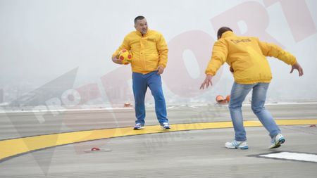 Au jucat fotbal deasupra Bucureștiului. Doroftei, Leu și Urzică se antrenează pentru Copacabana