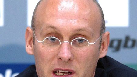 Bernard Laporte: "Fiecare copil francez de 12 ani trebuie să știe să înoate"