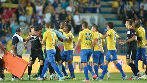 Foștii colegi ai lui Bornescu susțin că acesta este un tip liniștit, dar ușor de provocat: "Băiat bun cu ieșiri maniacale"