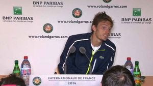 VIDEO | Moment jenant la Roland Garros. Un jurnalist l-a enervat la culme pe tenismanul francez Nicolas Mahut, după ce l-a felicitat