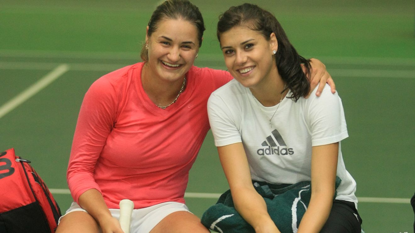 Fetele defilează la FED Cup!