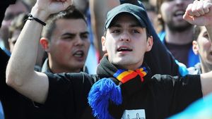 Ultrașii Stelei au ajuns la Brașov și au "atacat" terasele!** "Nu vă fie frică, facem caterincă" :)