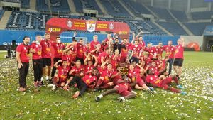 CFR câștigă al 6-lea titlu și devine campioana provinciei! Fluierul final a declanșat nebunia jucătorilor lui Dan Petrescu! Imagini spectaculoase din Craiova | VIDEO + FOTO